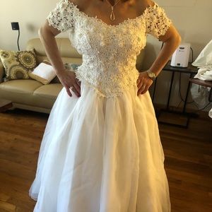 Priscilla of Boston with vail wedding dress